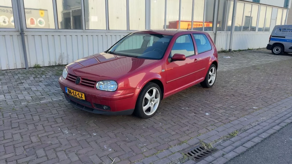 Volkswagen Golf 1.6-16V Highline